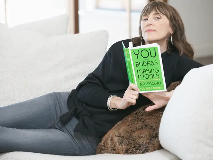 mentalità finanziaria - Joe Sincero You area badass at make money